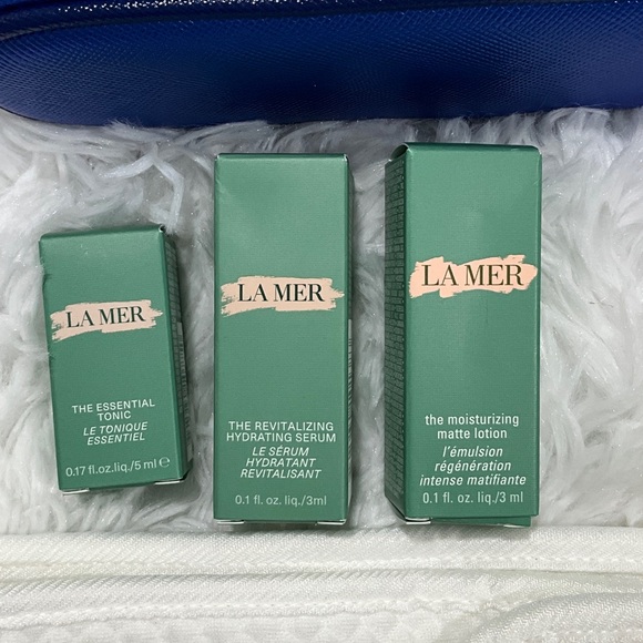 La Mer Shiny Blue Saffiano Cosmetic Pouch with Sample Boxes - Picture 3 of 5